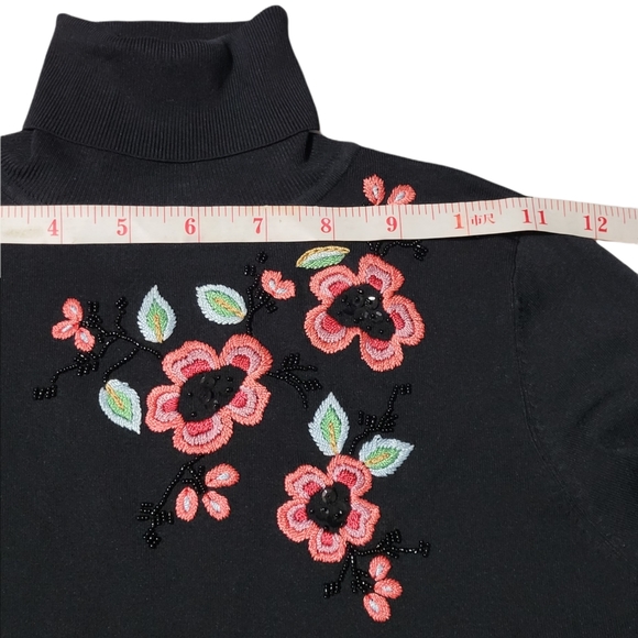 Medium Michelle Nicole beaded turtleneck sweater 220 - Picture 6 of 11